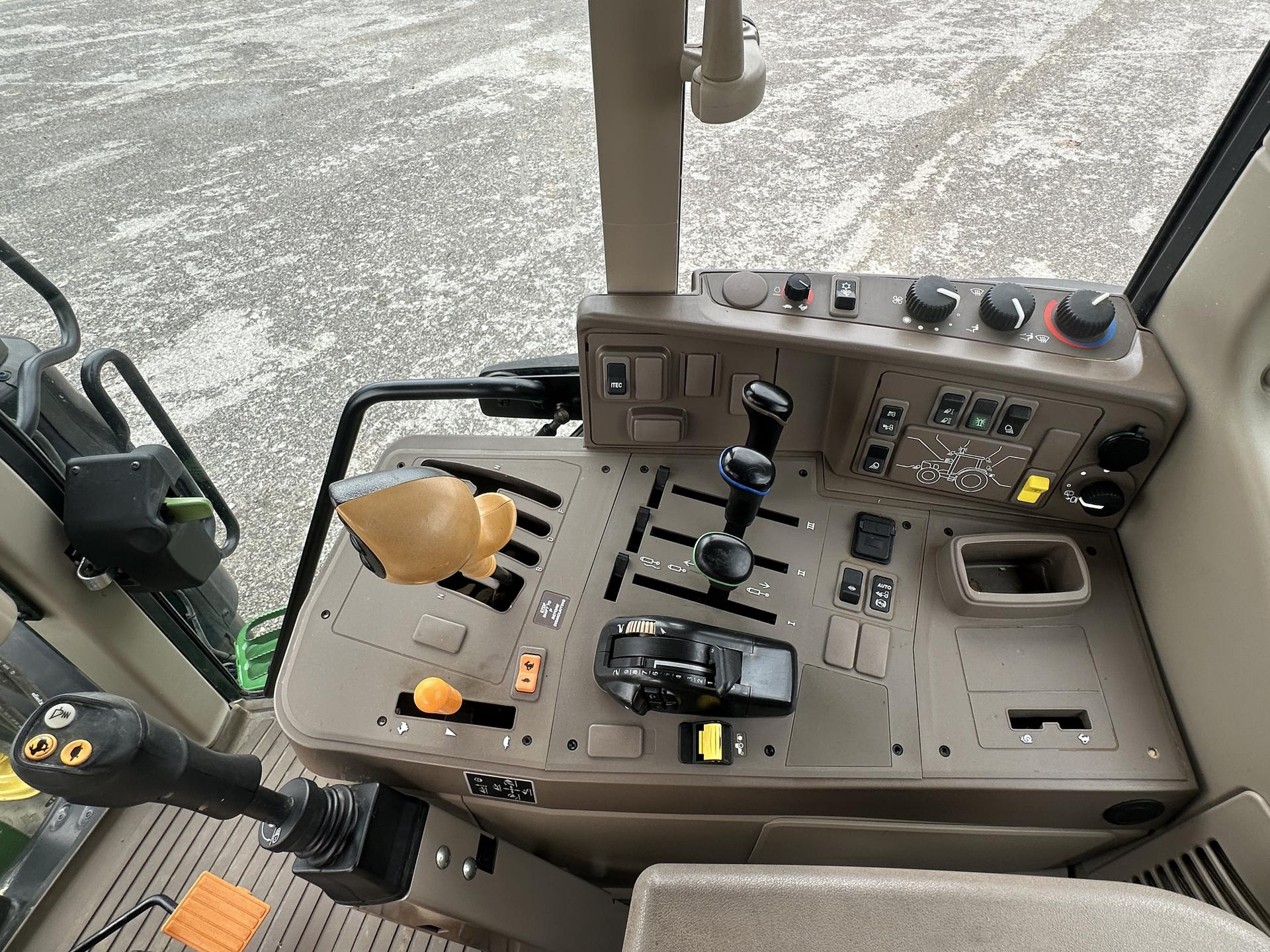 2018 John Deere 6110M