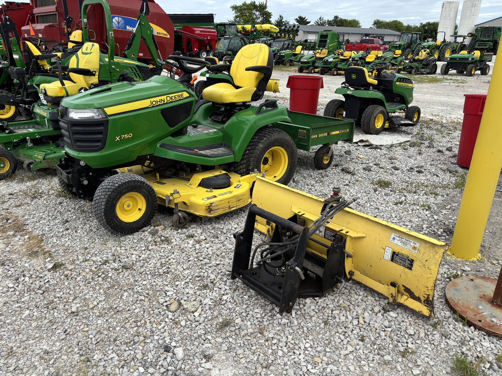 2015 John Deere X750 Image