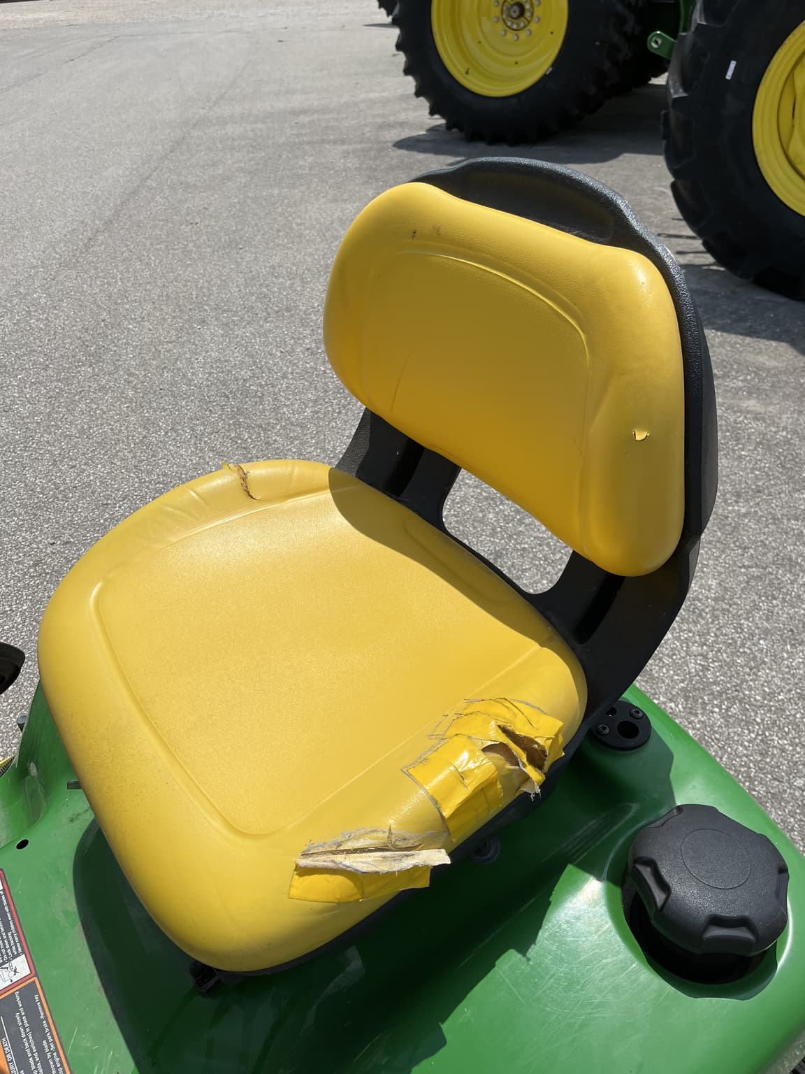 2015 John Deere X320 Image