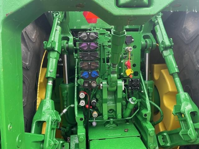 2022 John Deere 8R 340 Image