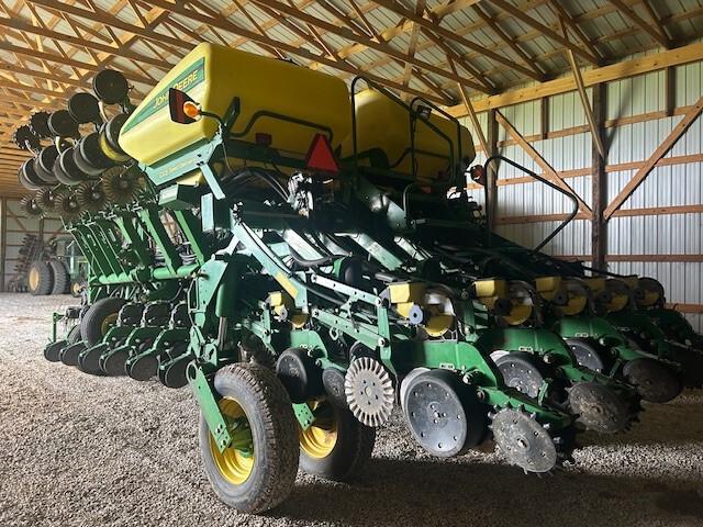 2010 John Deere 1790 Image