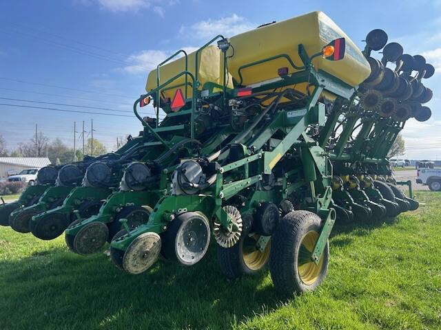 2010 John Deere 1790 Image