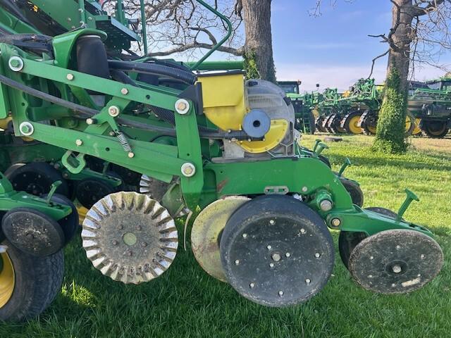 2010 John Deere 1790 Image