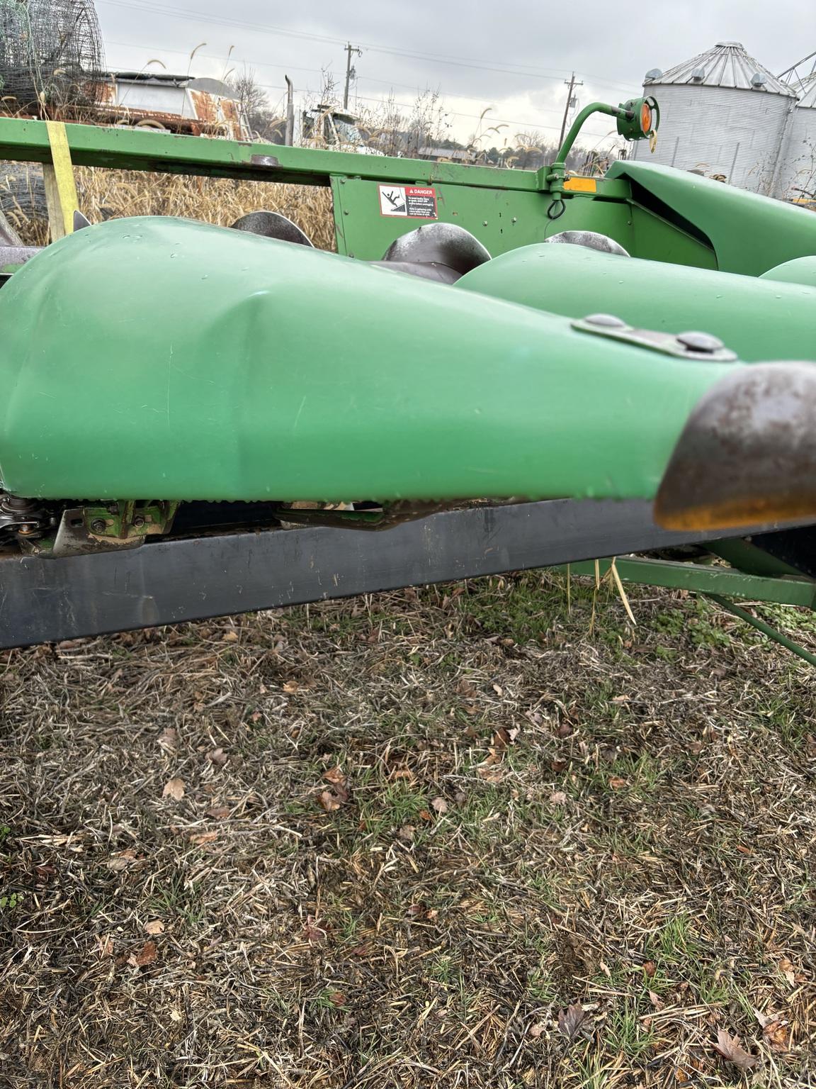 1998 John Deere 693 Image