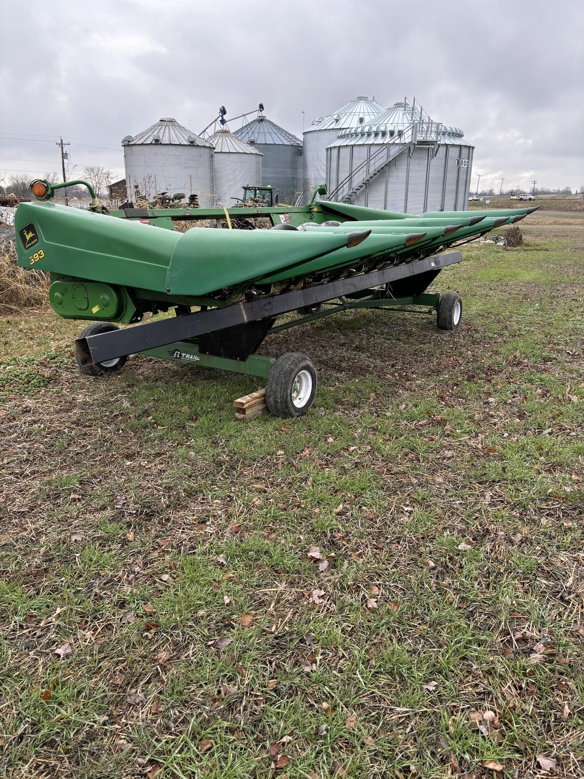 1998 John Deere 693 Image