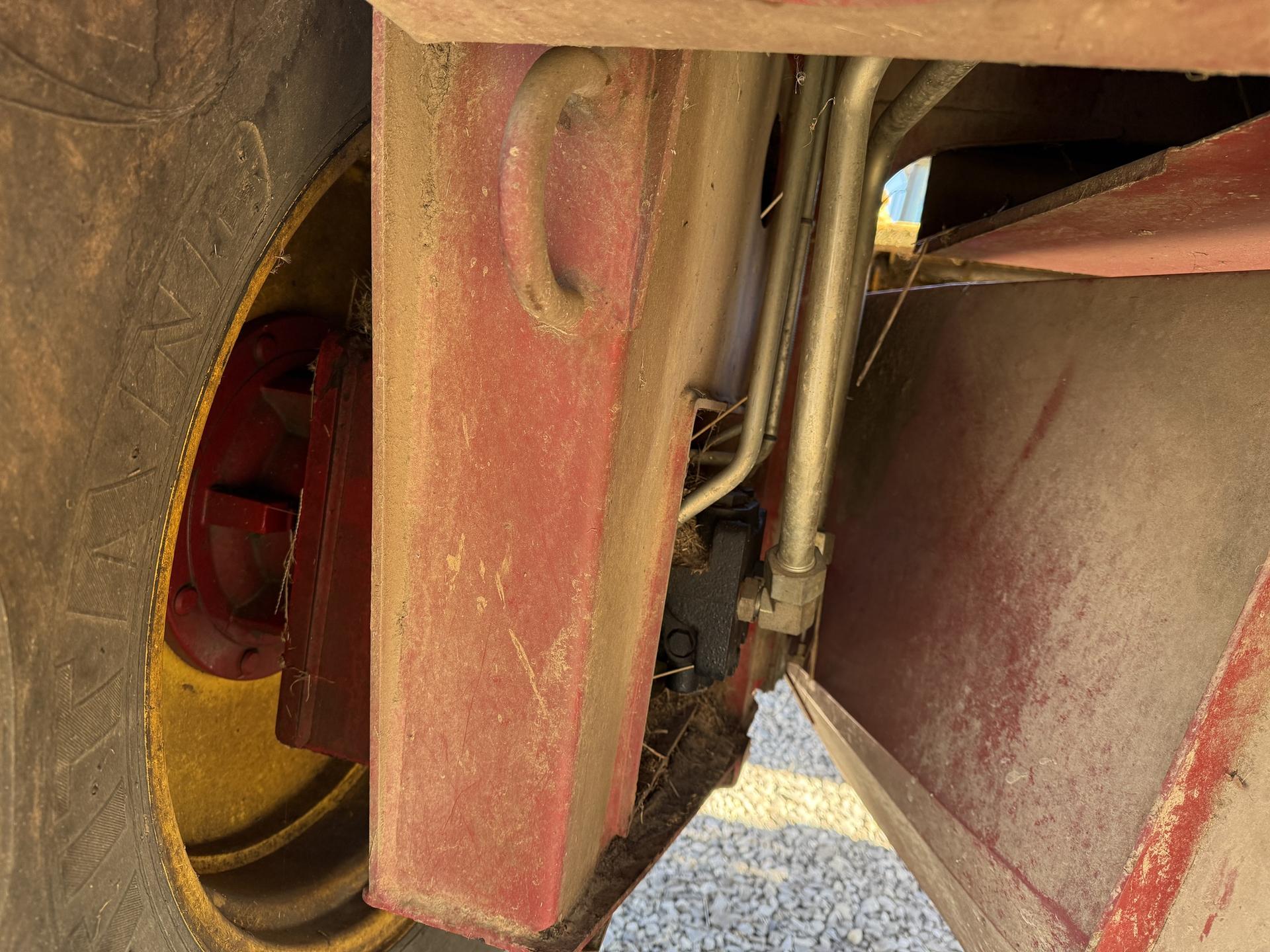 2009 New Holland H8080 Image