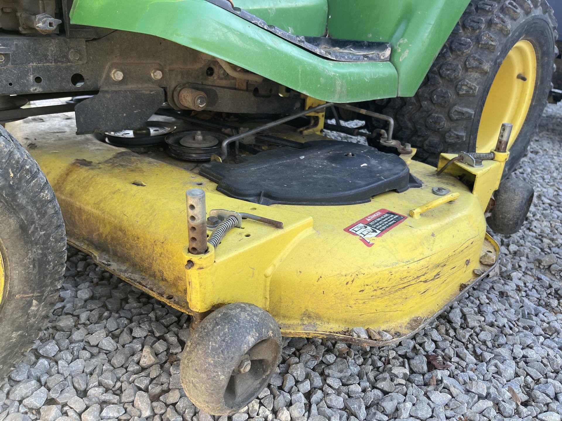 2015 John Deere X590 Image