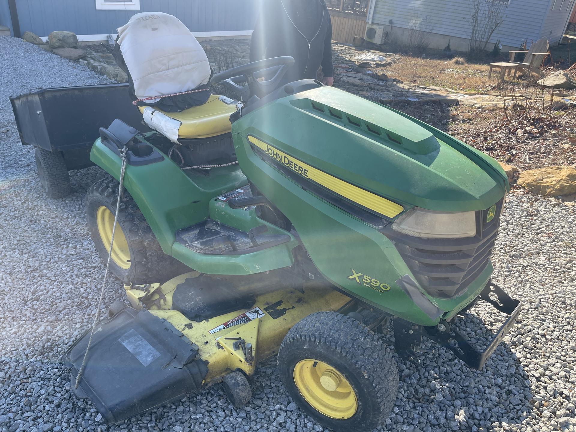 2015 John Deere X590 Image