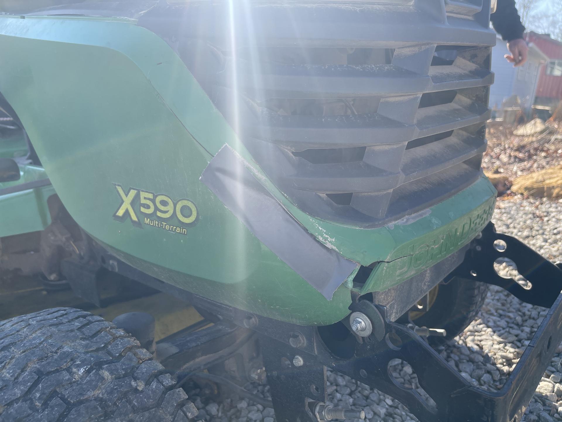 2015 John Deere X590 Image