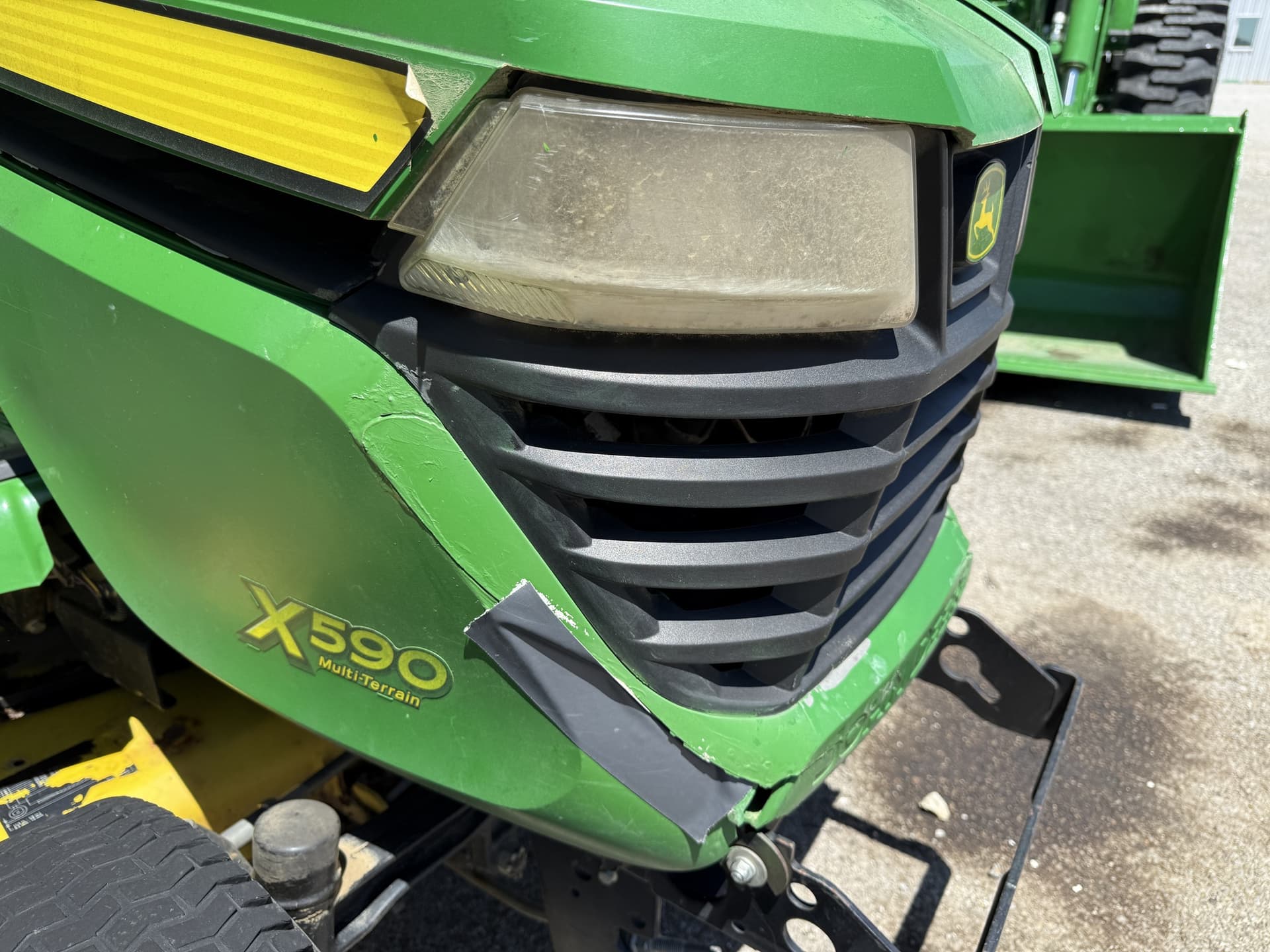 2015 John Deere X590 Image