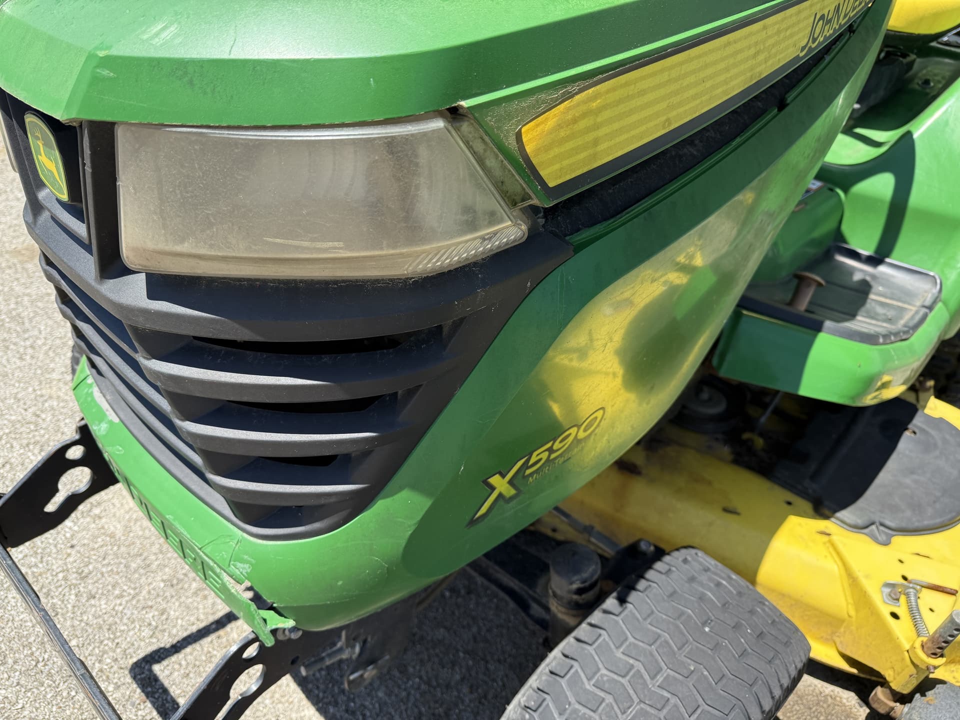 2015 John Deere X590 Image