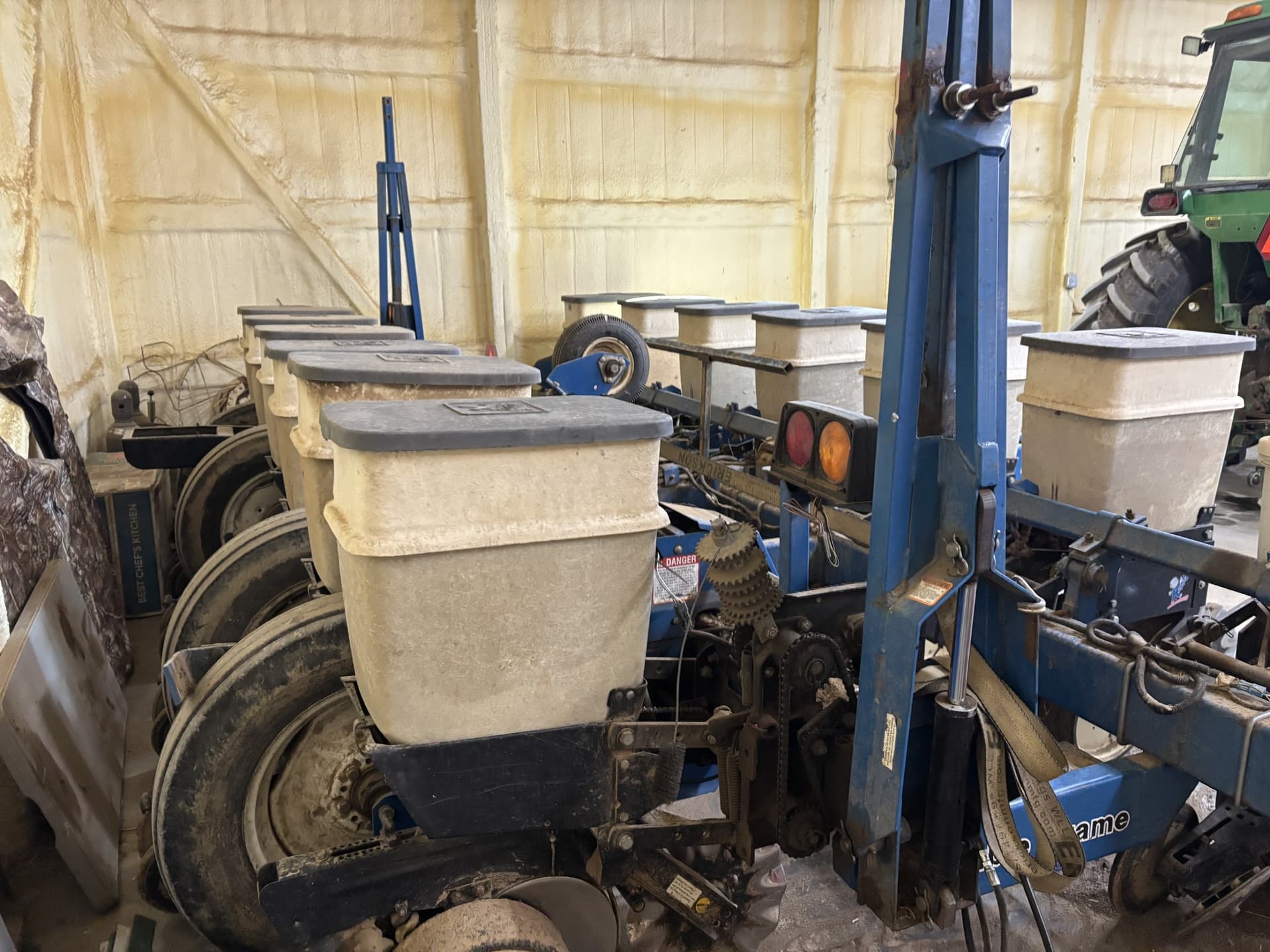 1999 Kinze 2000 Image