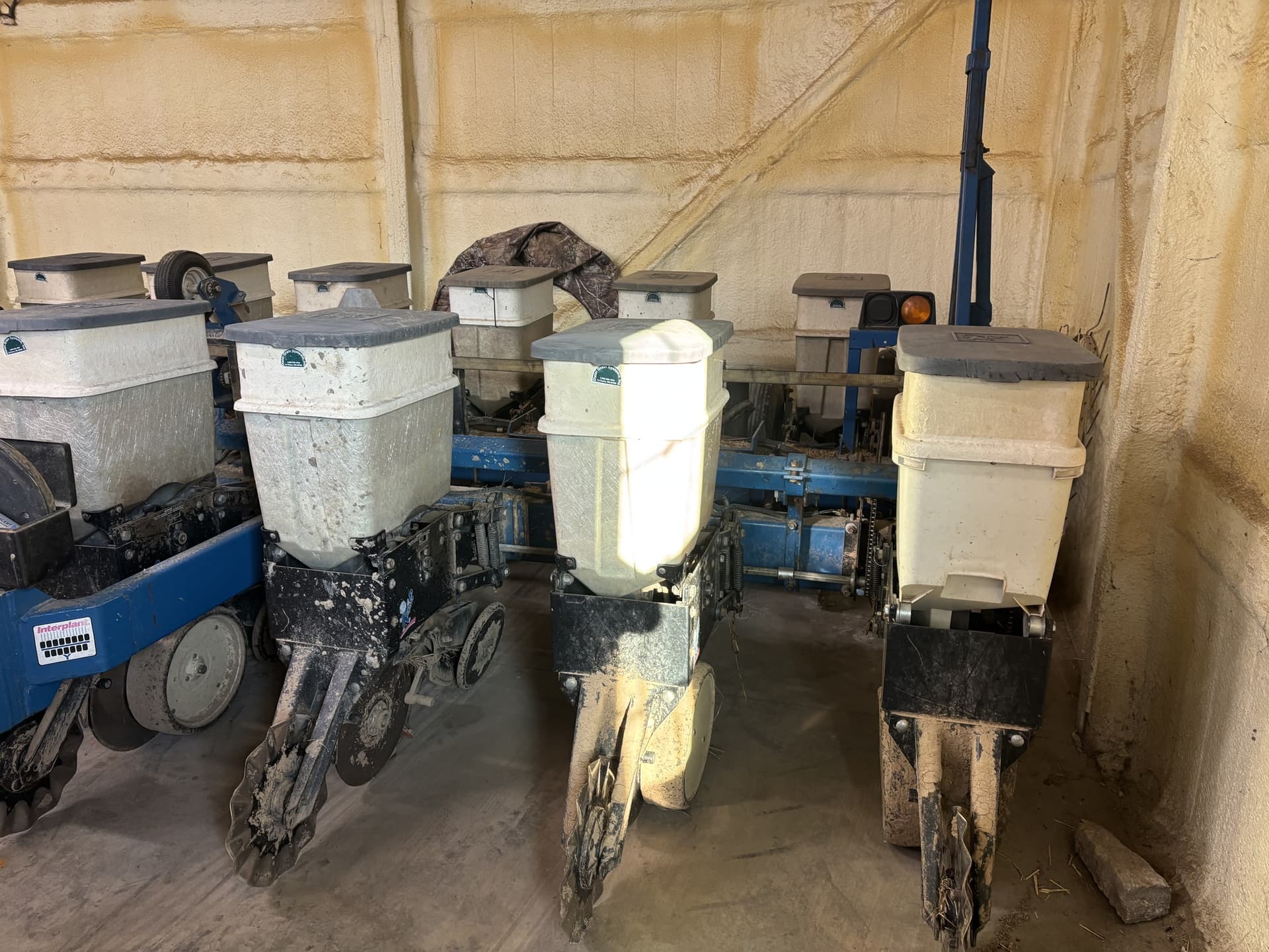 1999 Kinze 2000 Image