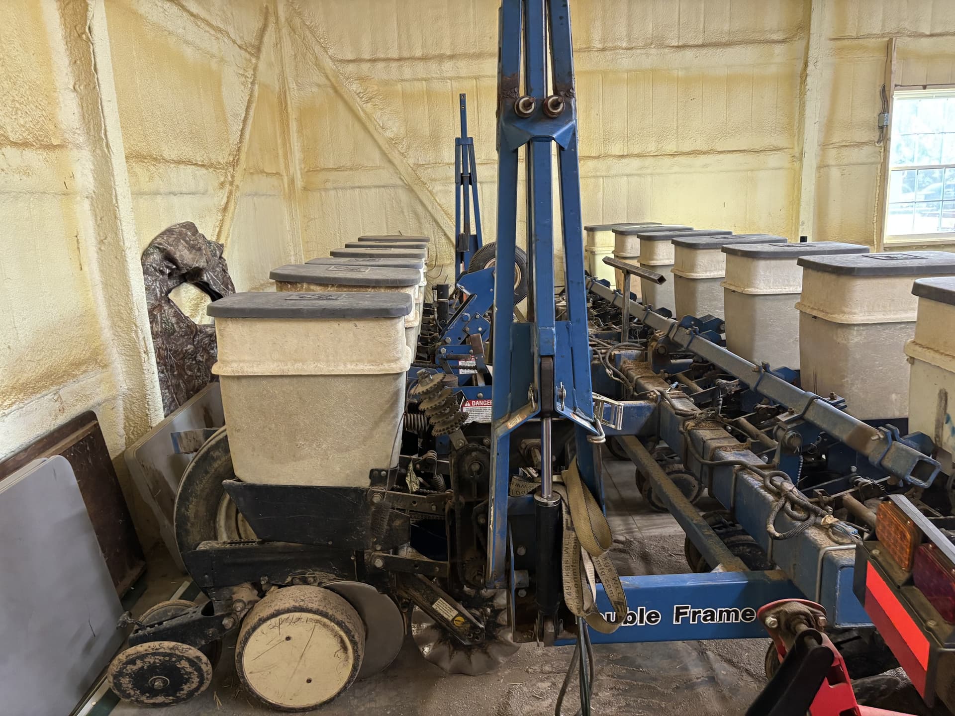 1999 Kinze 2000 Image