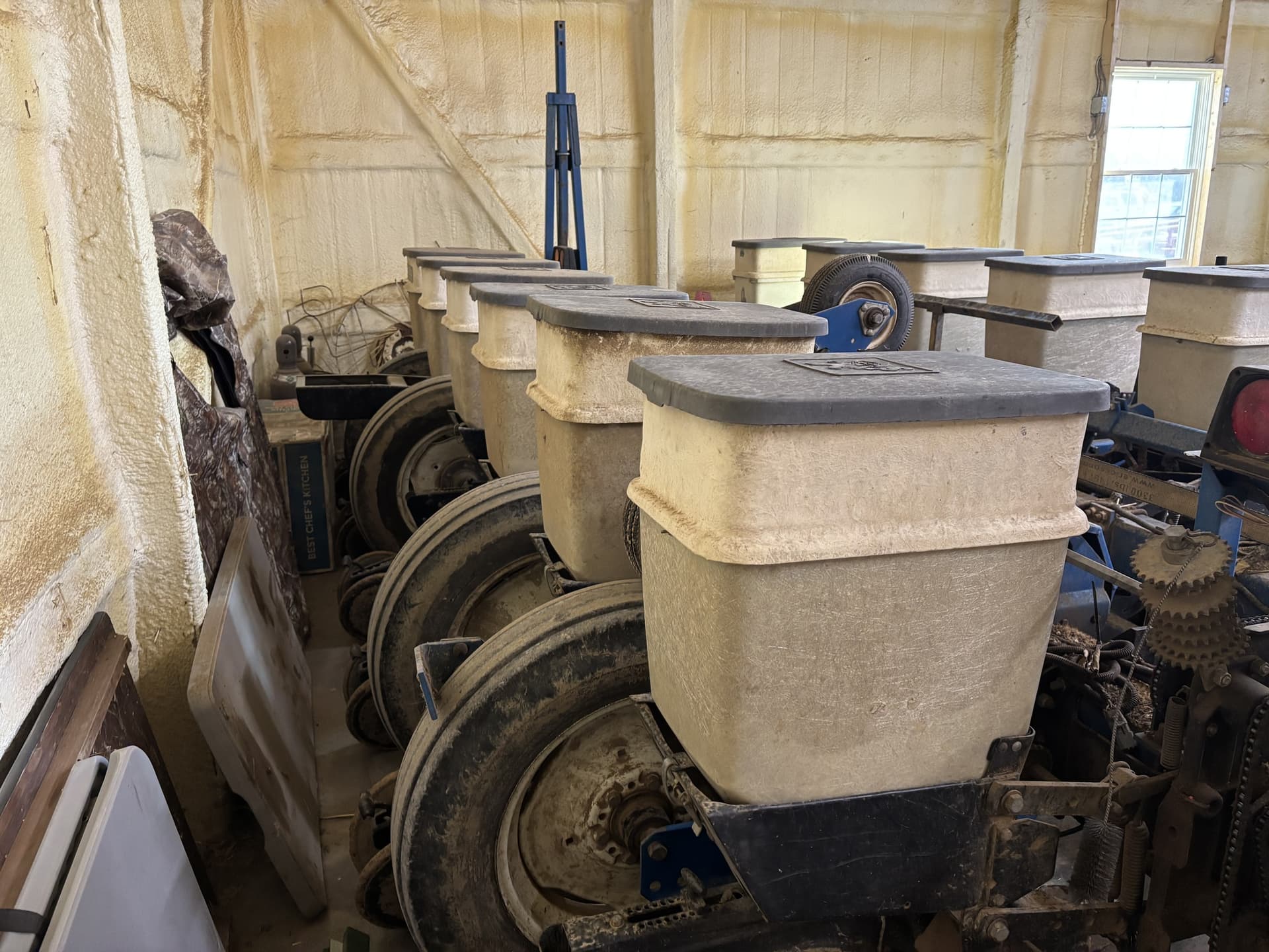 1999 Kinze 2000 Image