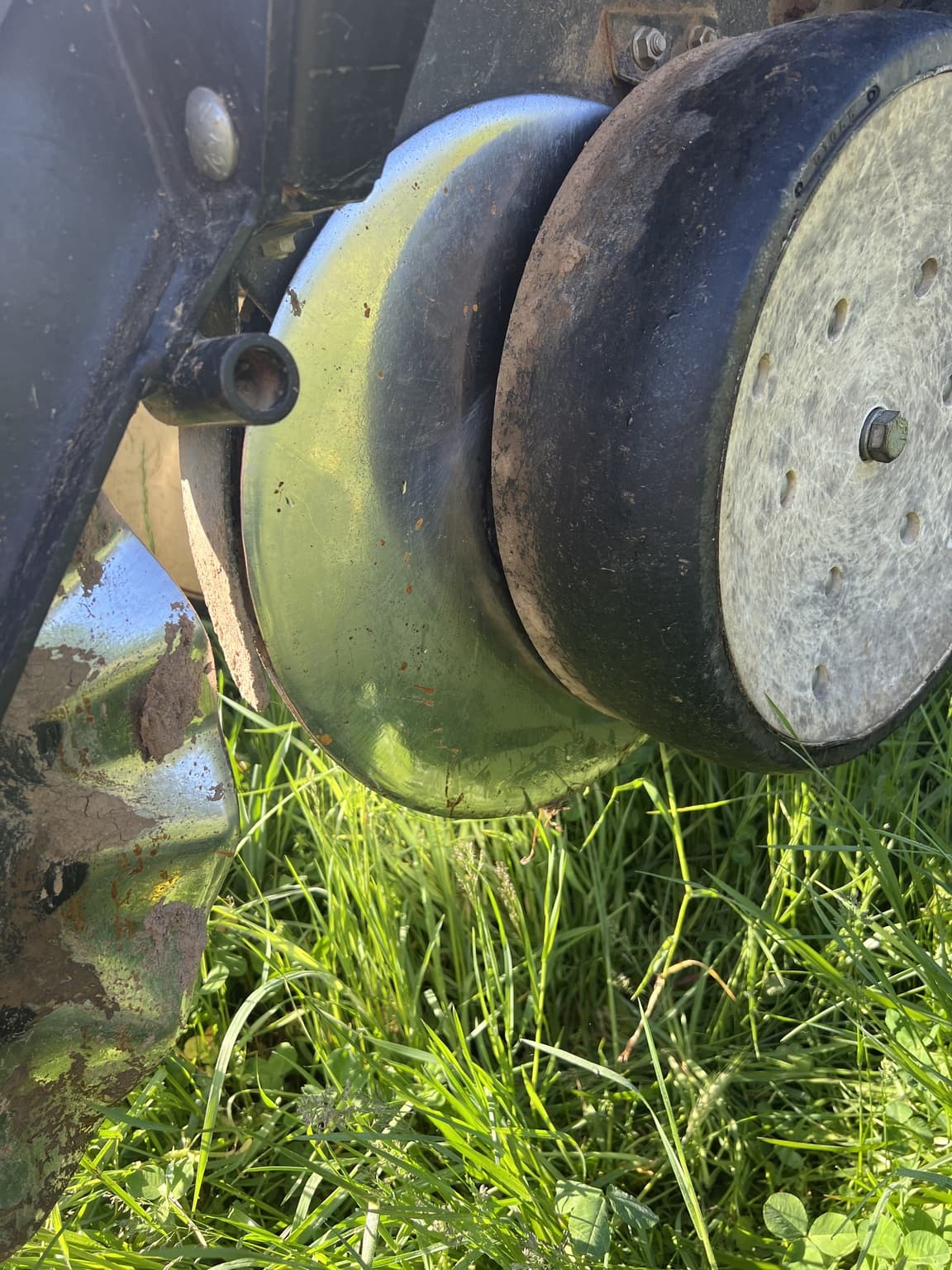 1999 Kinze 2000 Image