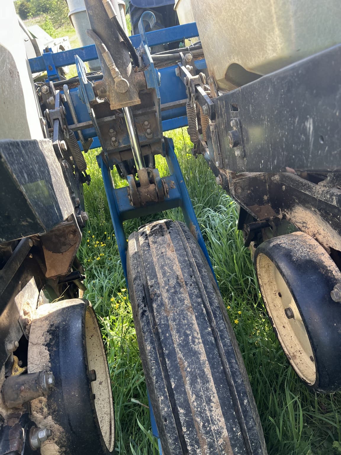 1999 Kinze 2000 Image