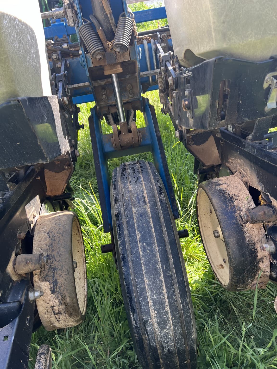 1999 Kinze 2000 Image