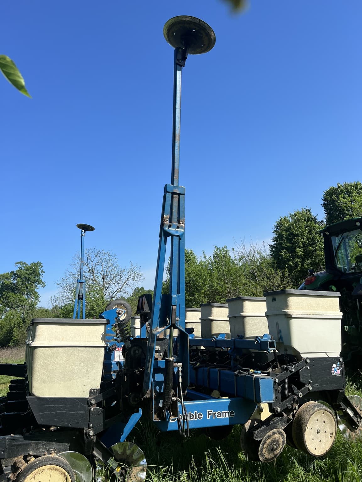 1999 Kinze 2000 Image