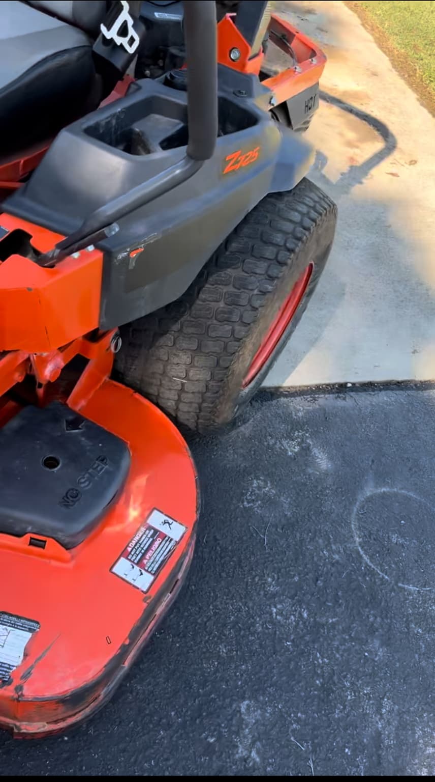 2020 Kubota Z725 Image