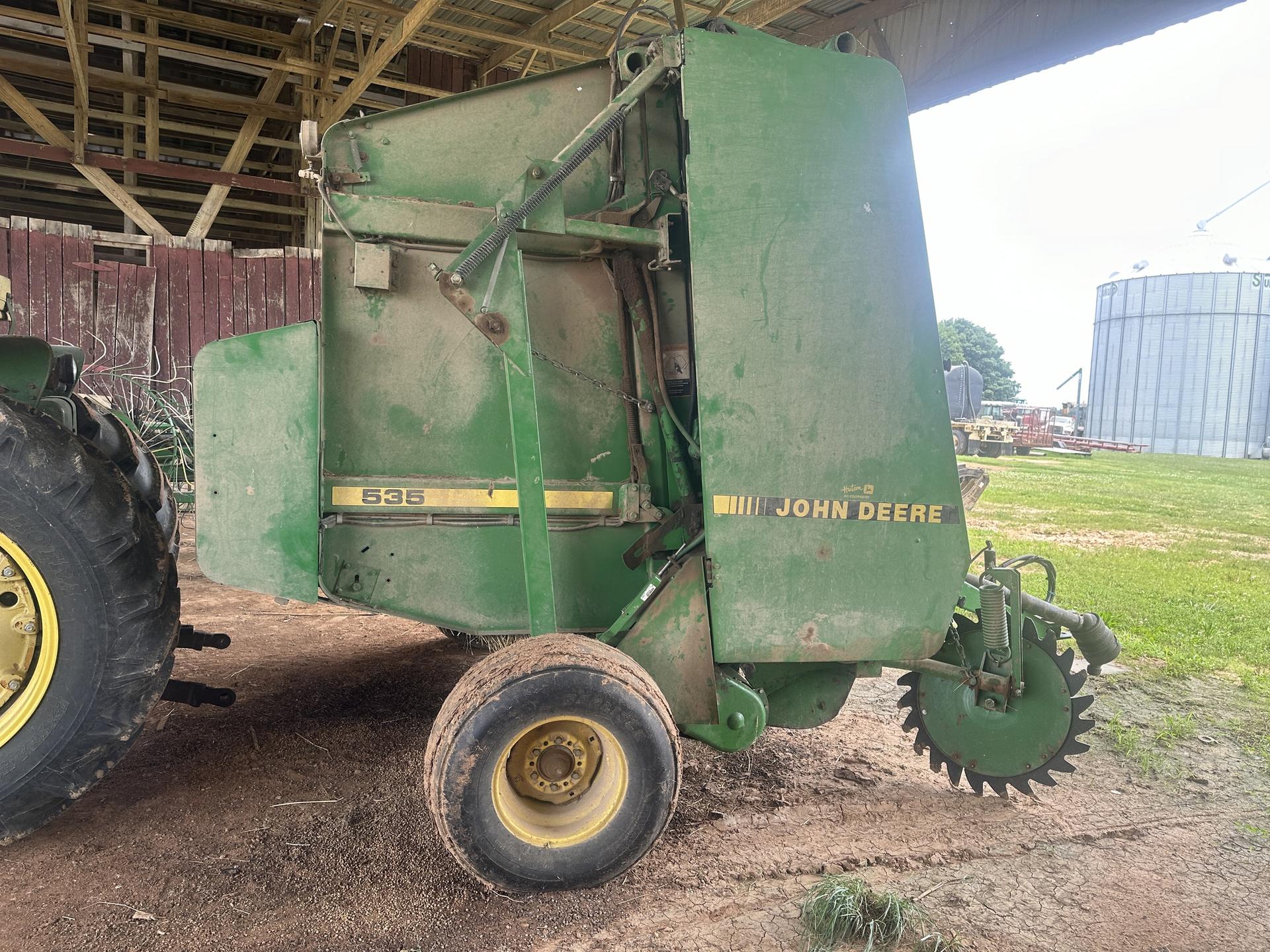 1996 John Deere 535