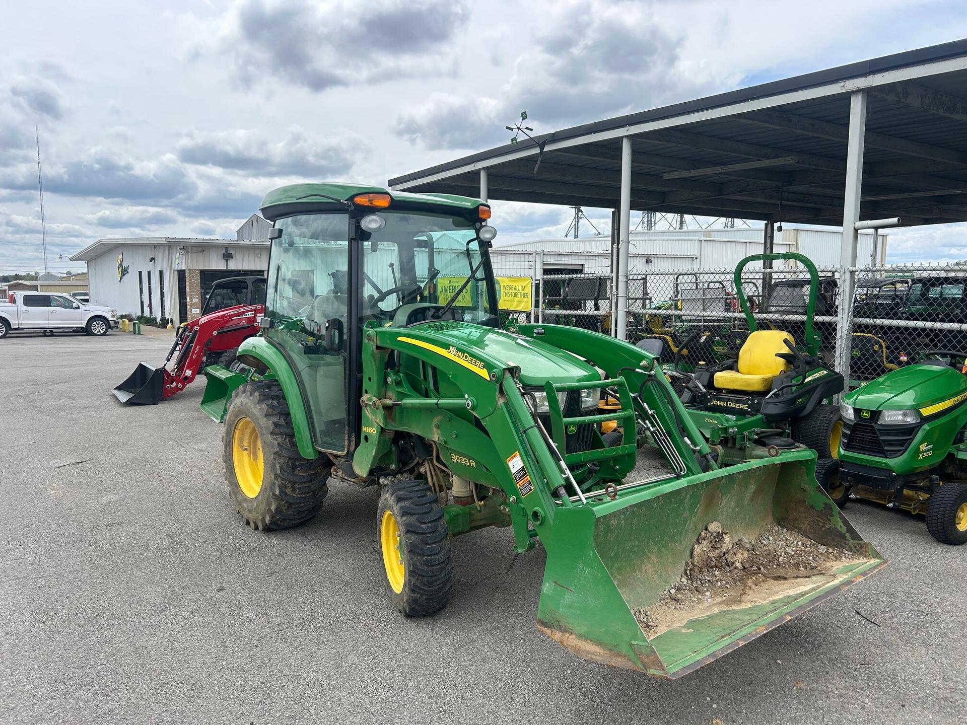 2015 John Deere 3033R Image