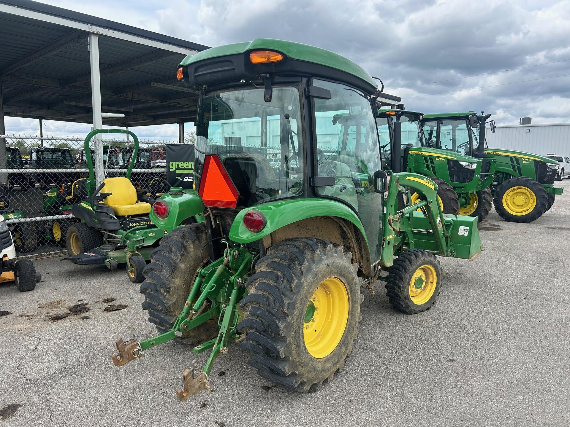 2015 John Deere 3033R Image