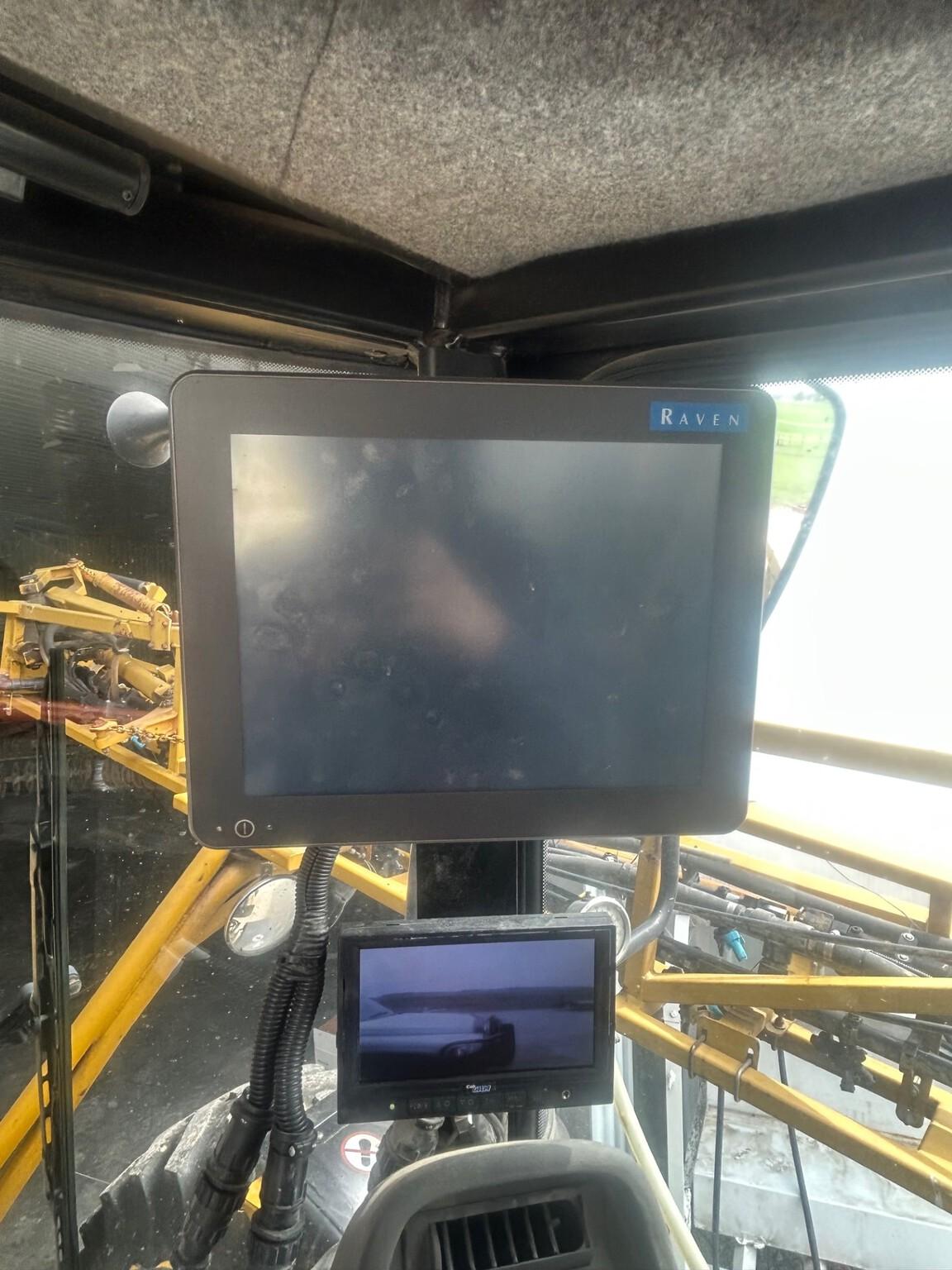 2005 RoGator 1264 Image