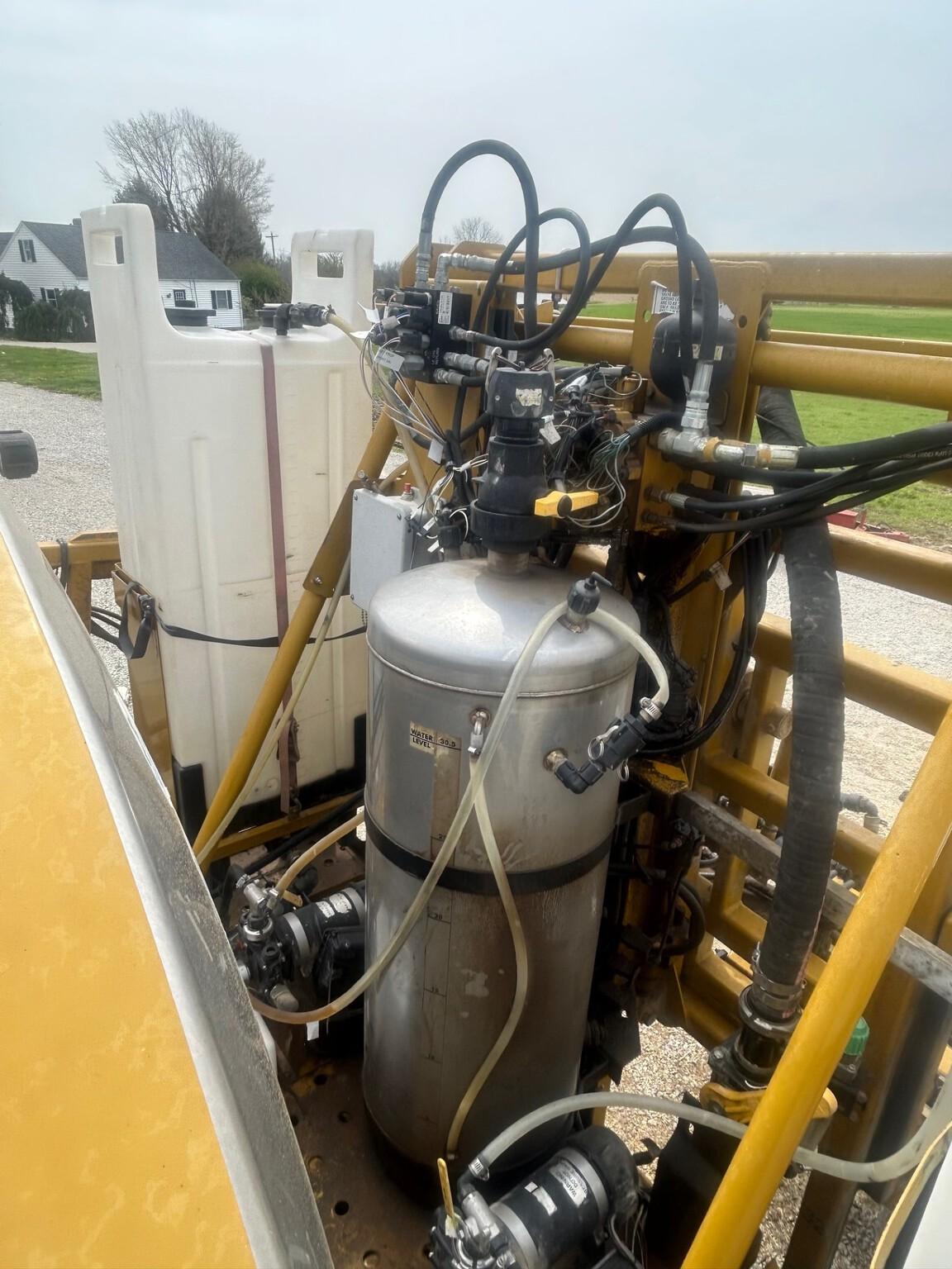 2005 RoGator 1264 Image