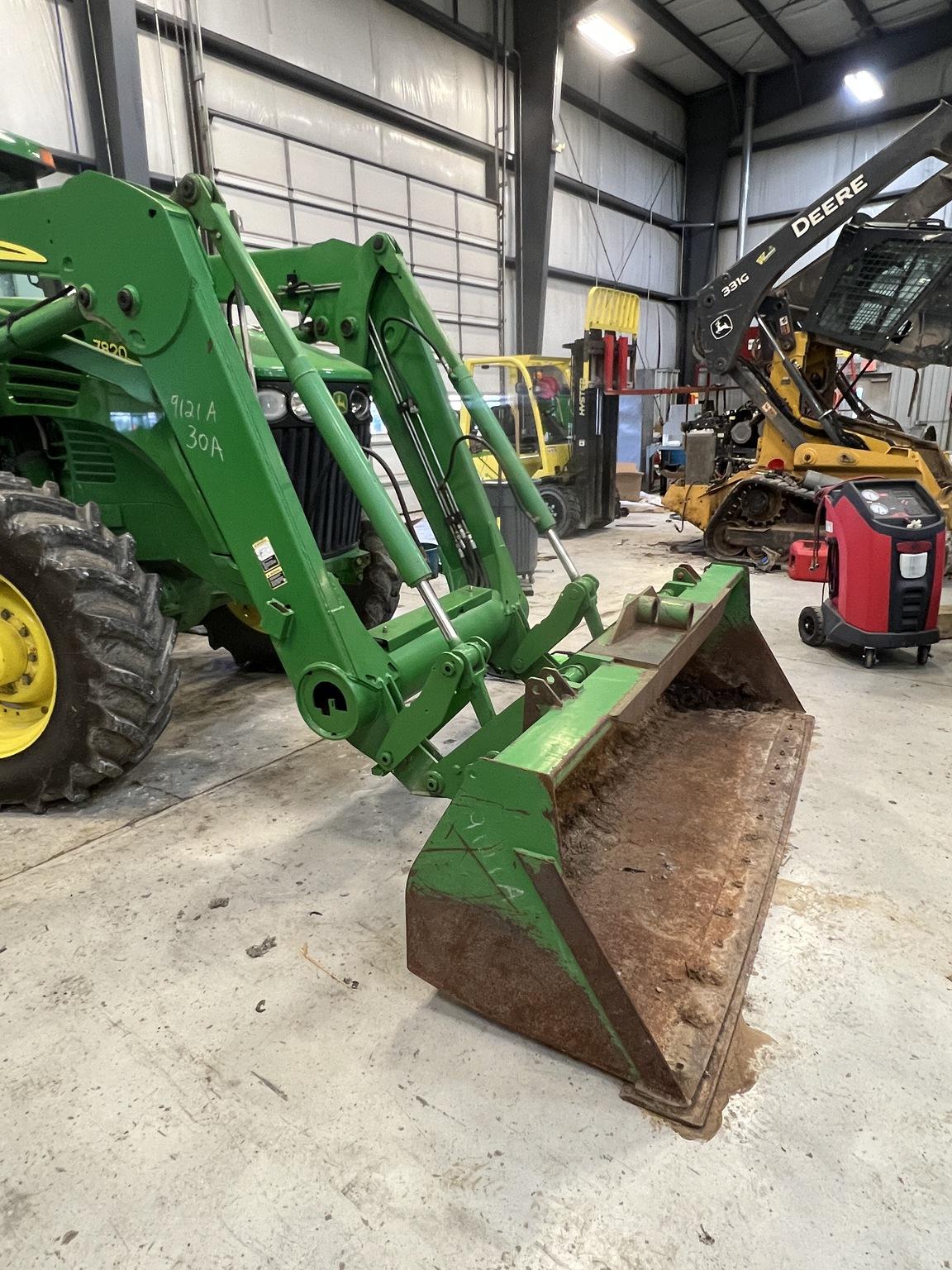 2008 John Deere 746 Image