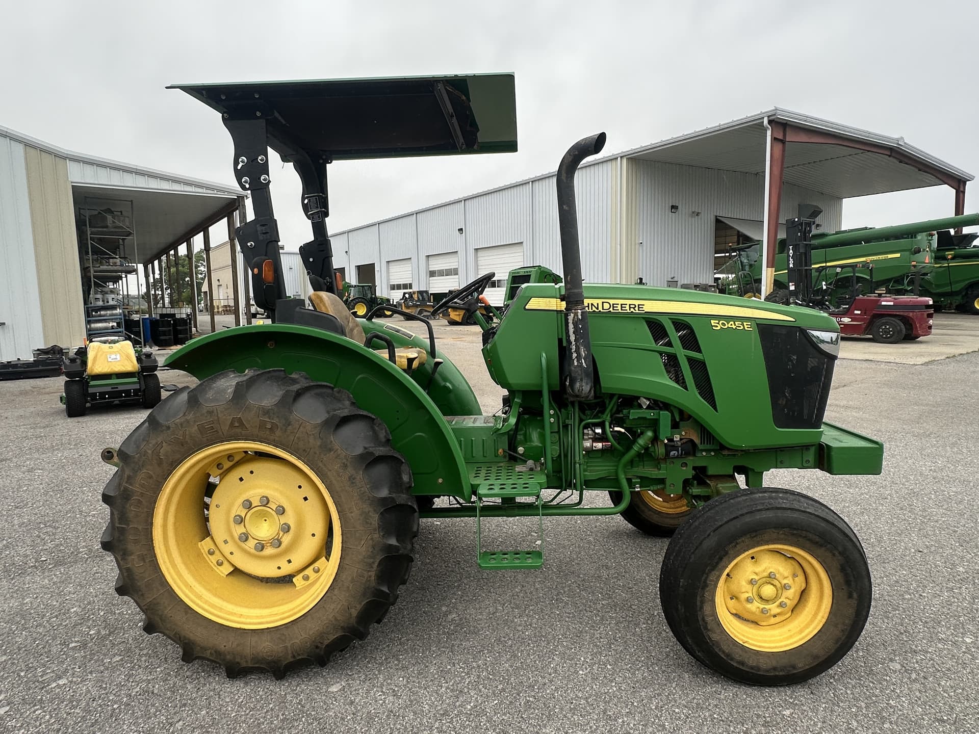 2015 John Deere 5045E Image