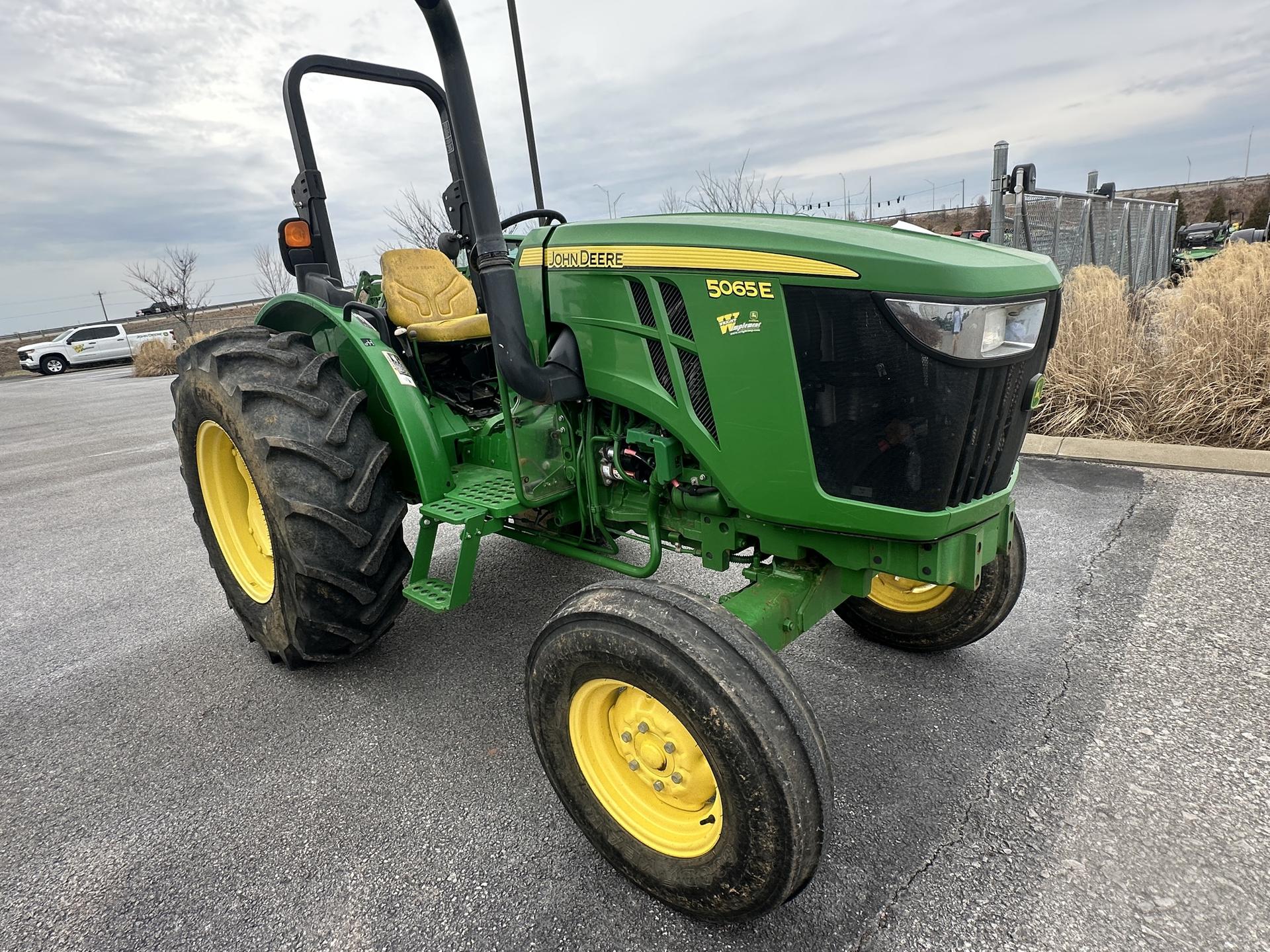 2017 John Deere 5065E Image