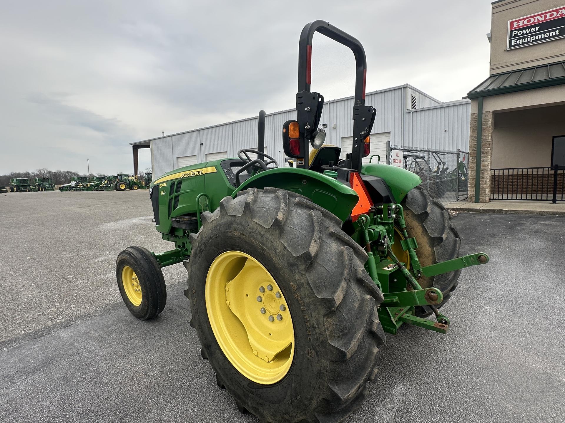 2017 John Deere 5065E Image