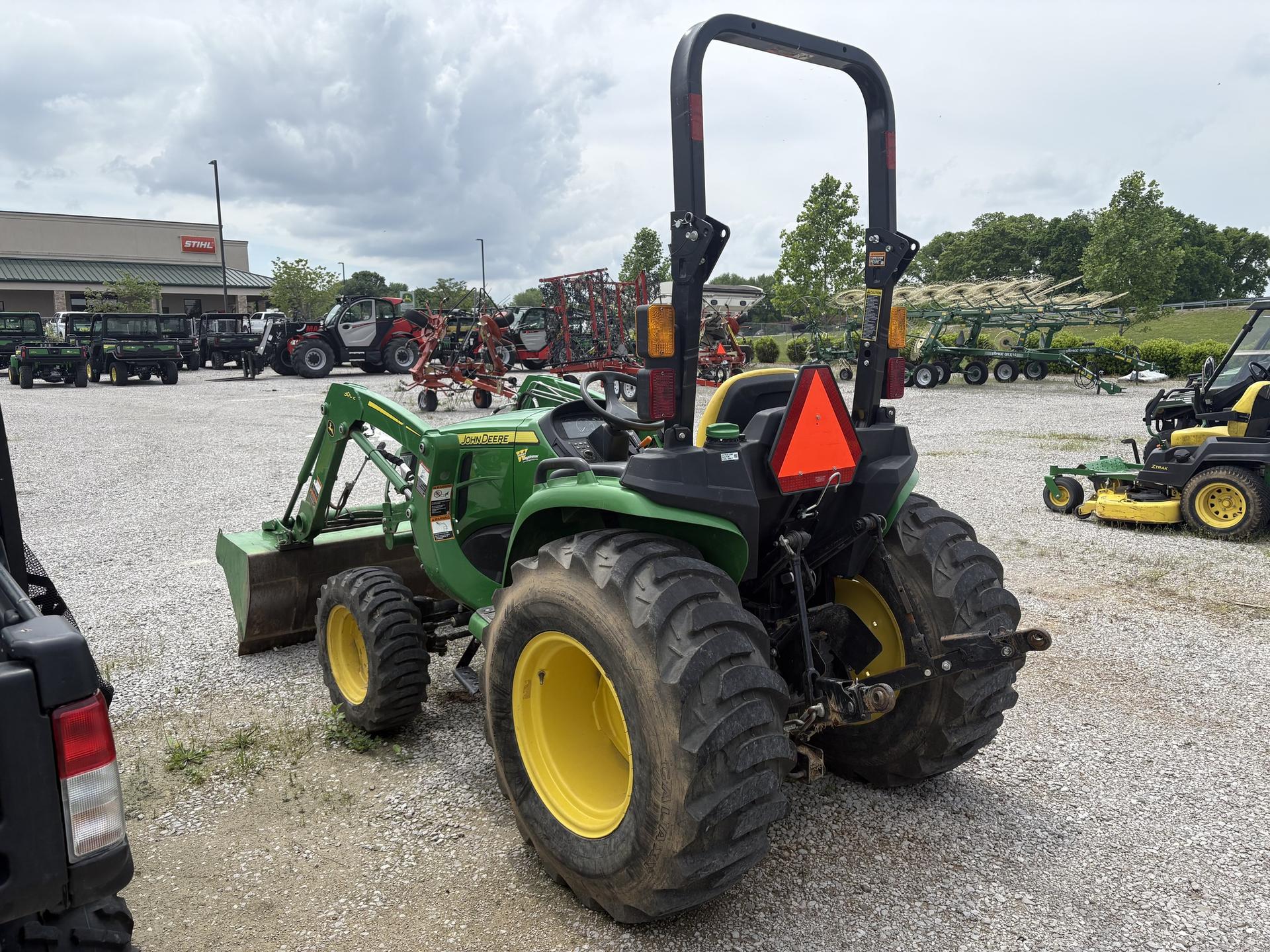 2022 John Deere 3032E Image
