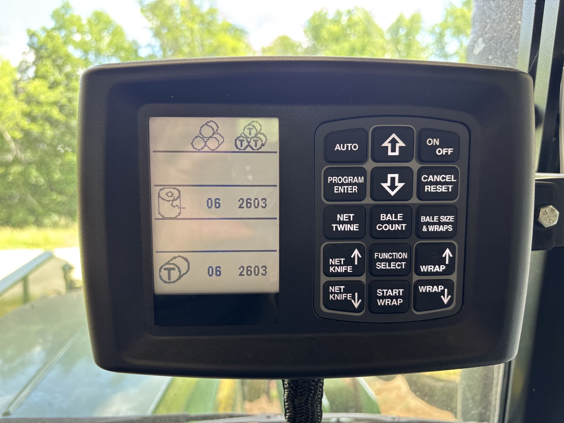 2015 New Holland Rollbelt 550 Image