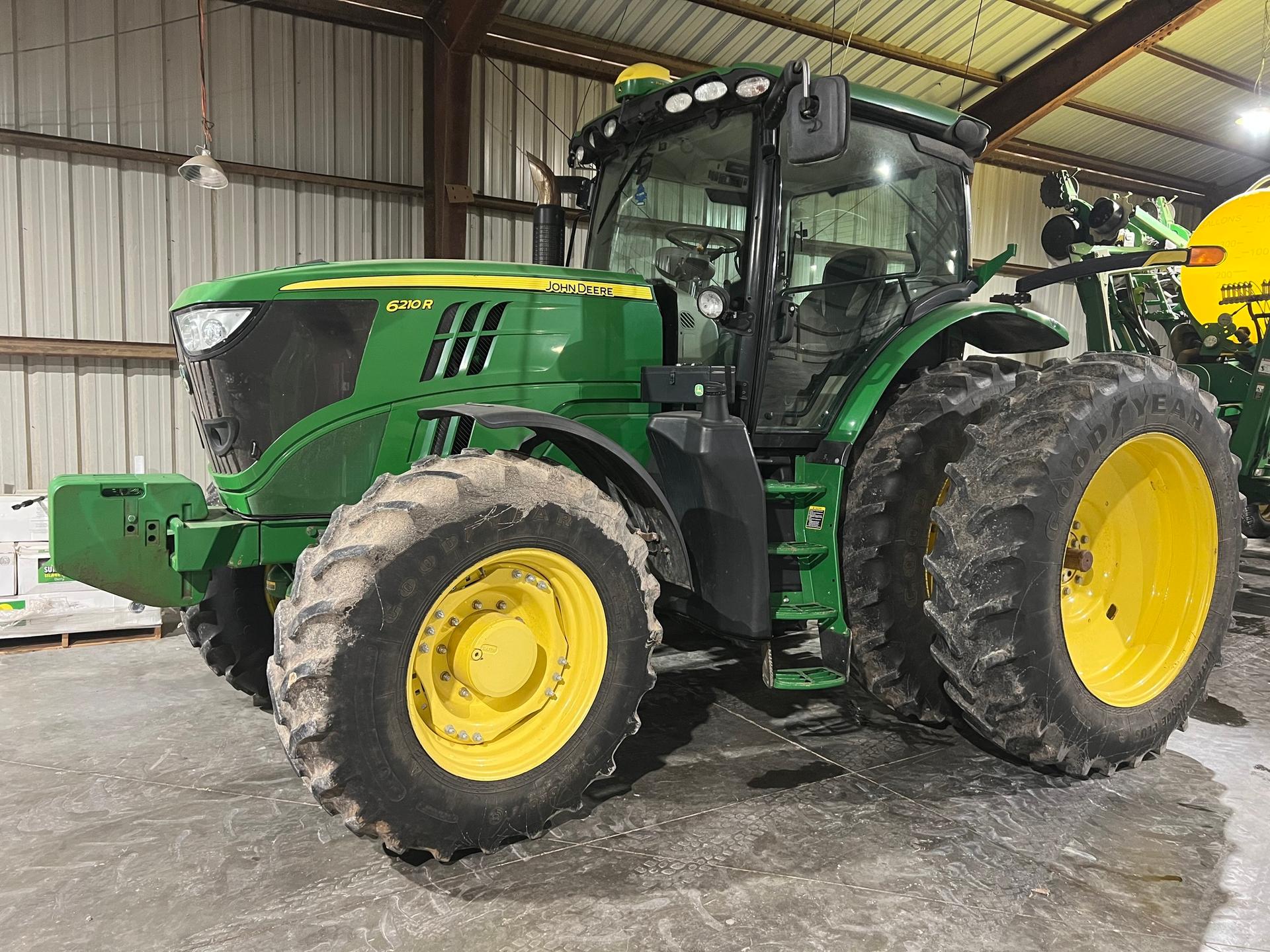 2013 John Deere 6210R