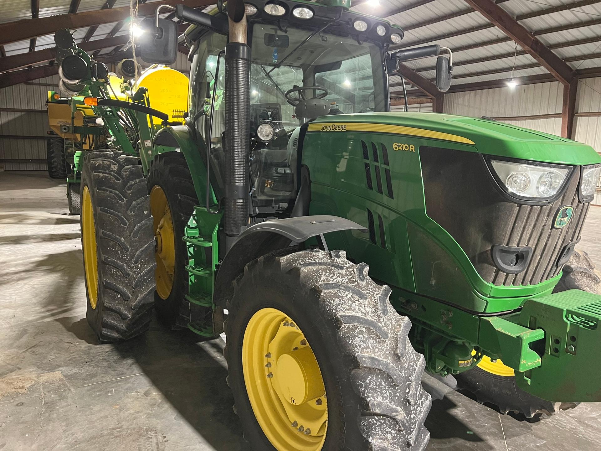 2013 John Deere 6210R