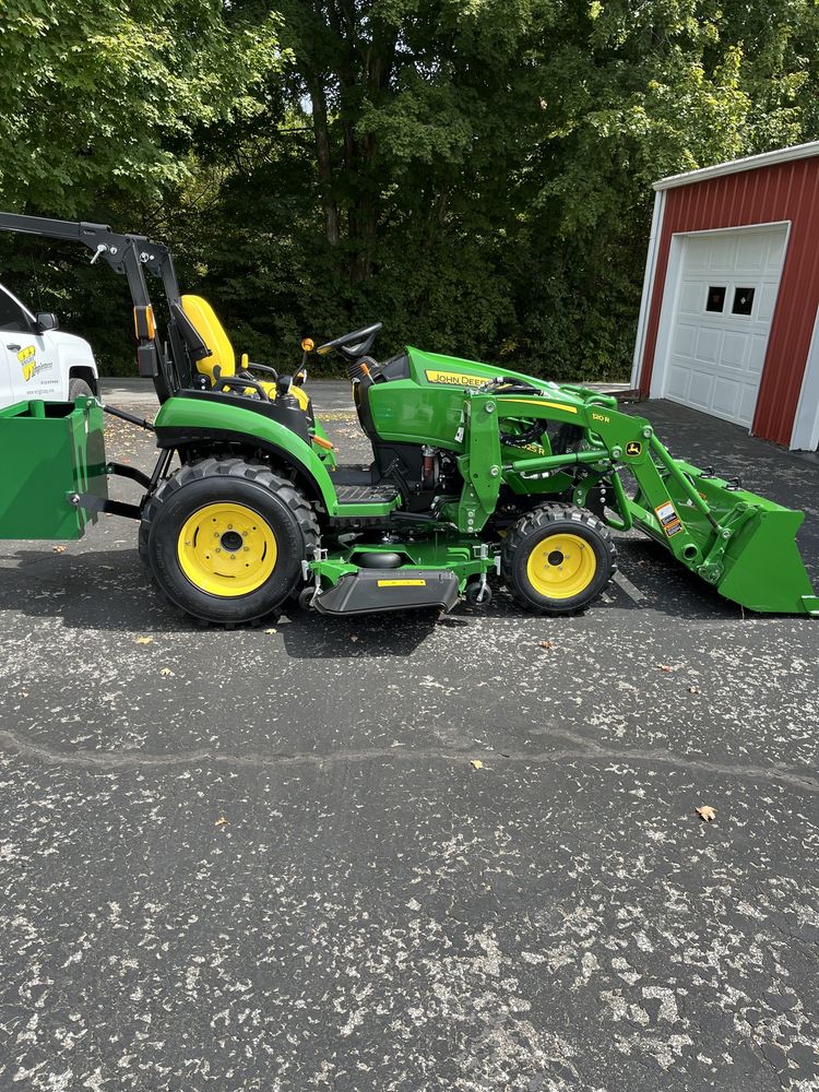 2023 John Deere 2025R Image