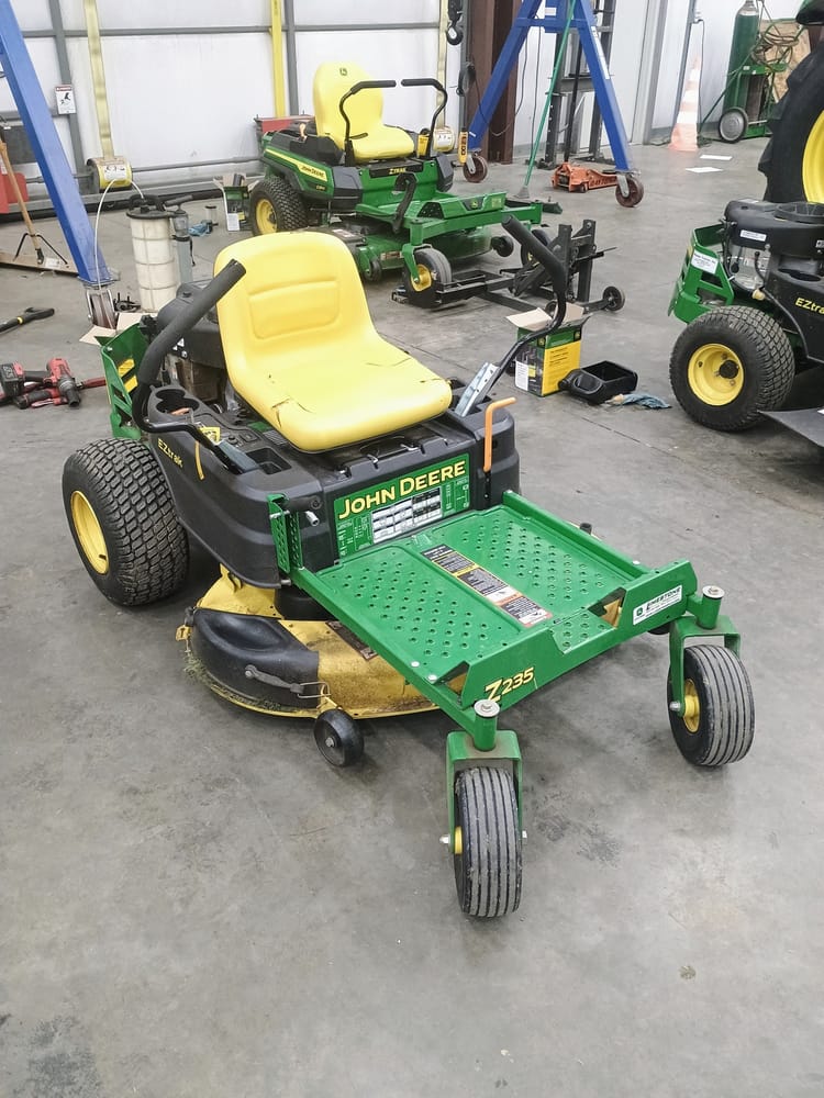 2014 John Deere Z235 Image