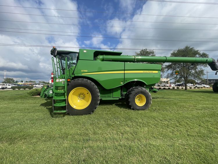 2018 John Deere S790