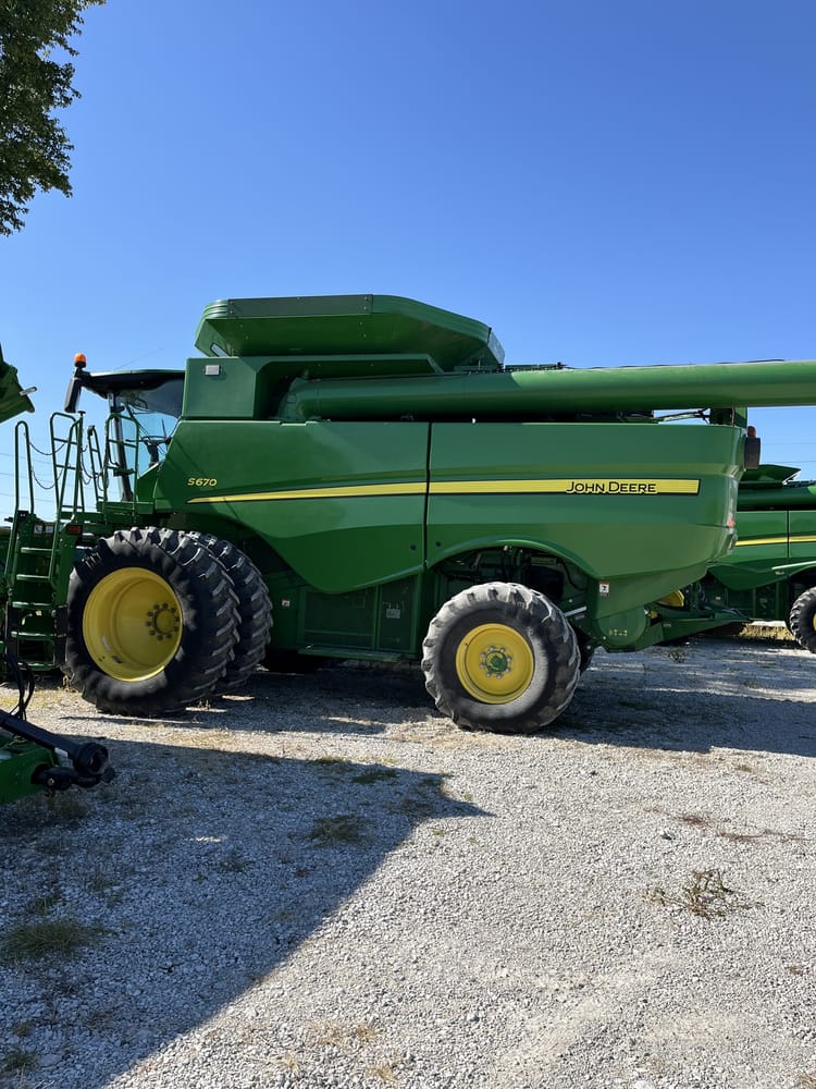 2014 John Deere S670 Image