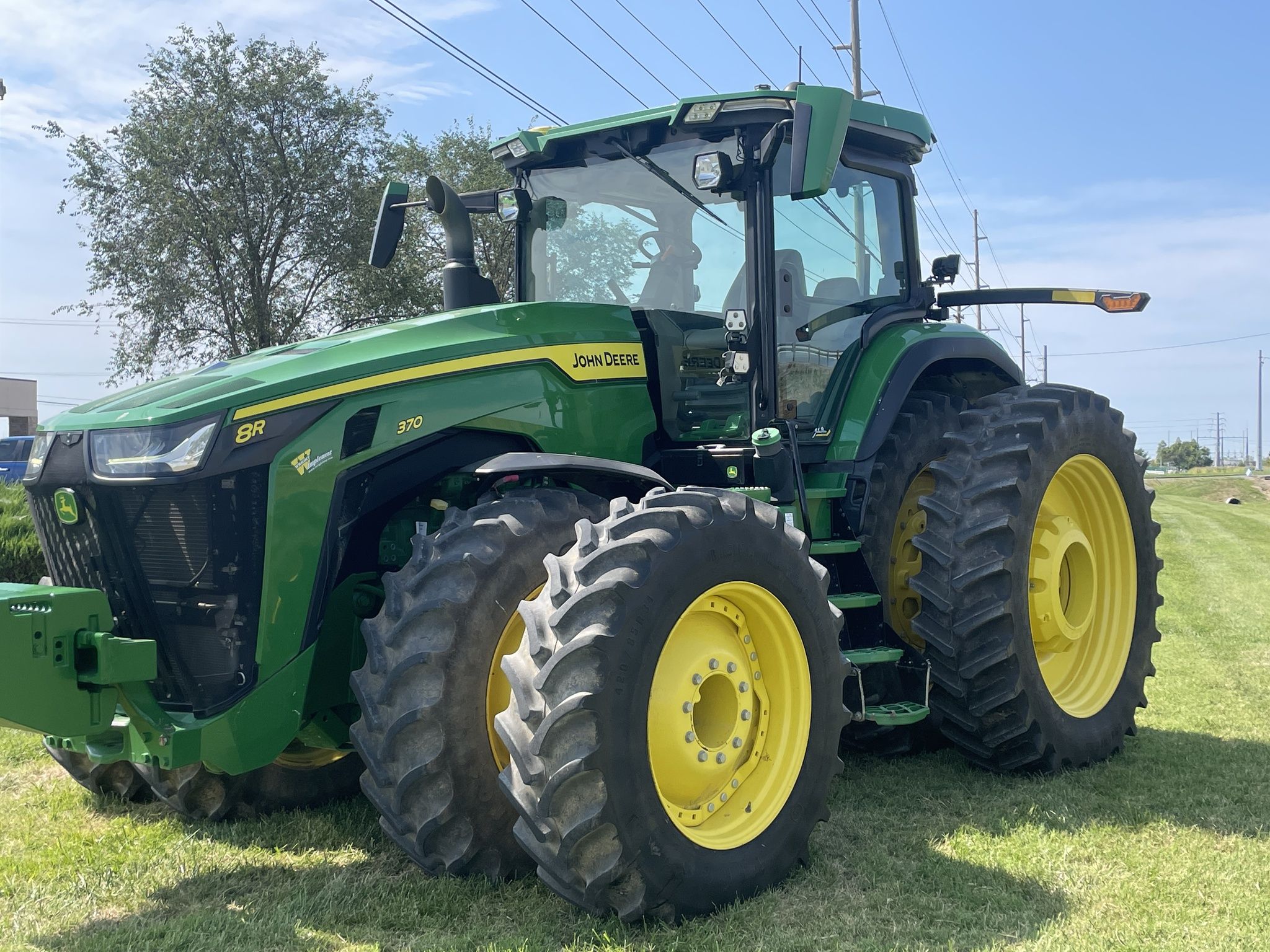 2022 John Deere 8R 370