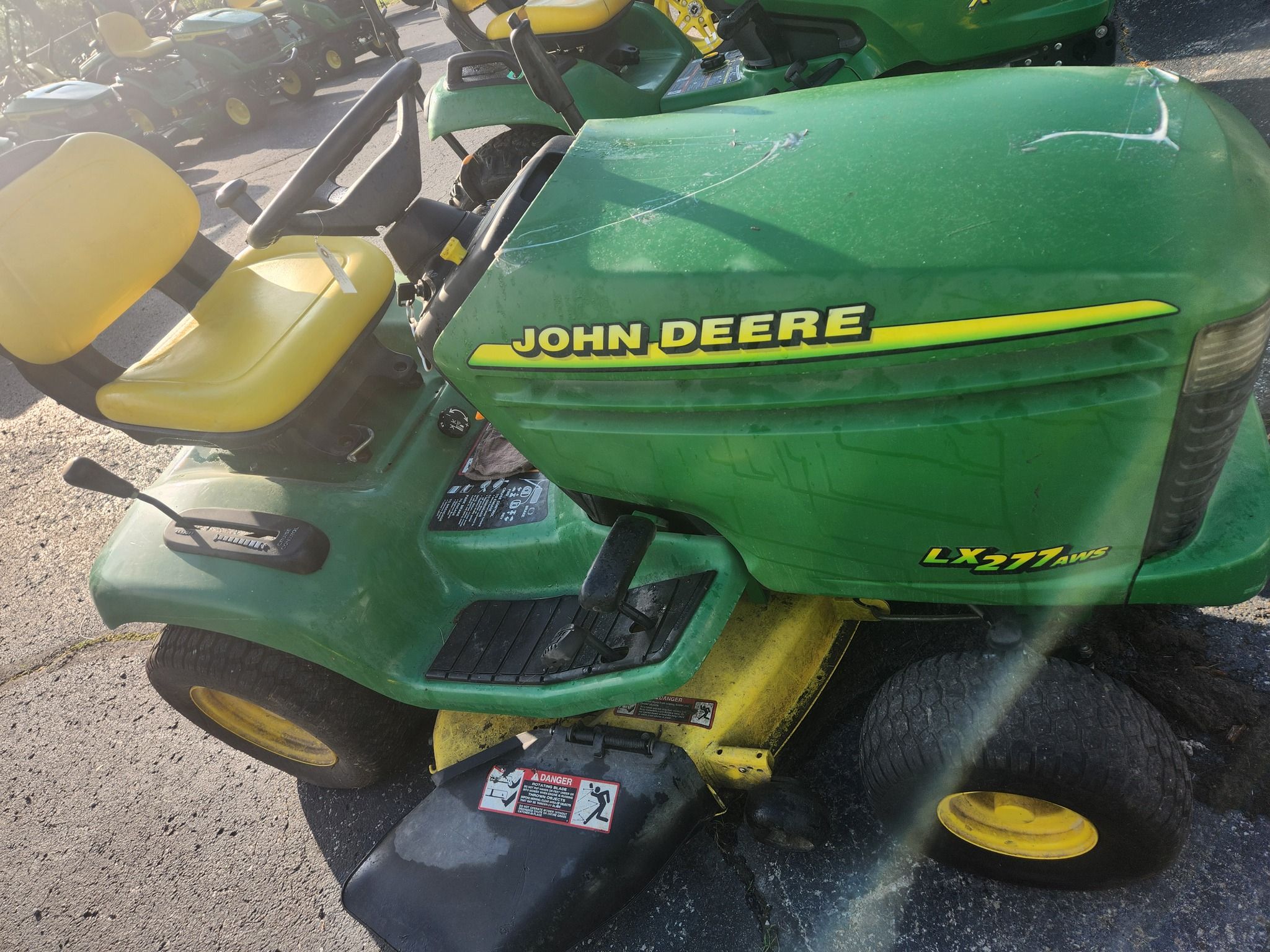 1999 John Deere LX277 Image