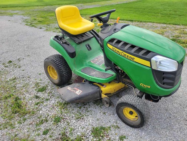 2013 John Deere D105 Image