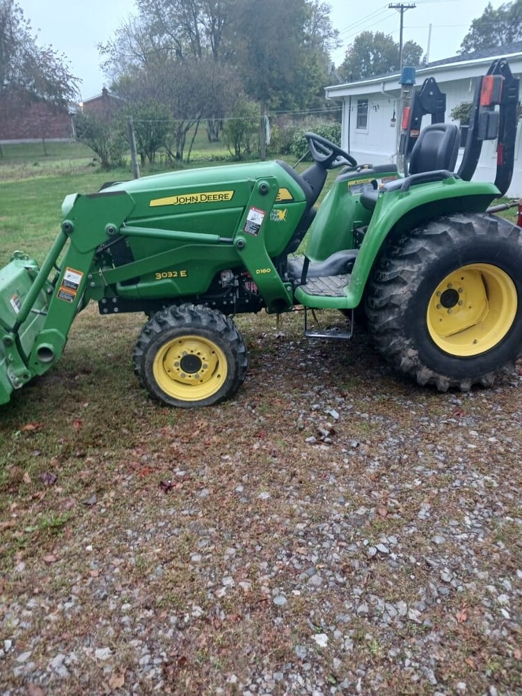 2015 John Deere 3032E Image