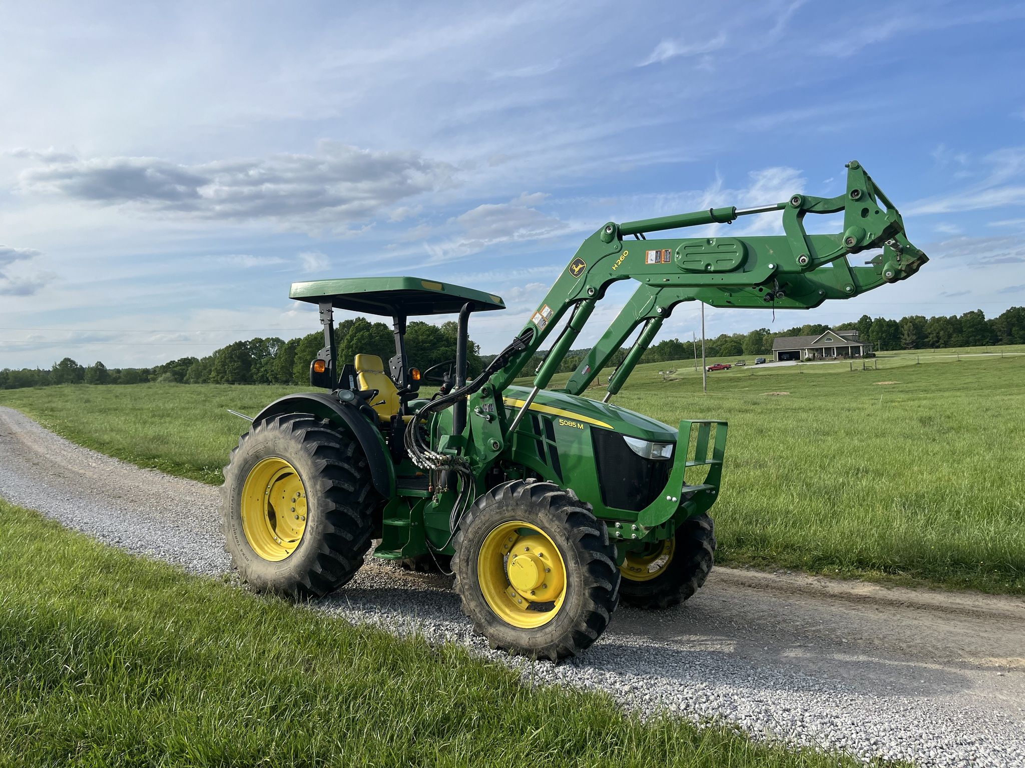 2016 John Deere 5085M Image