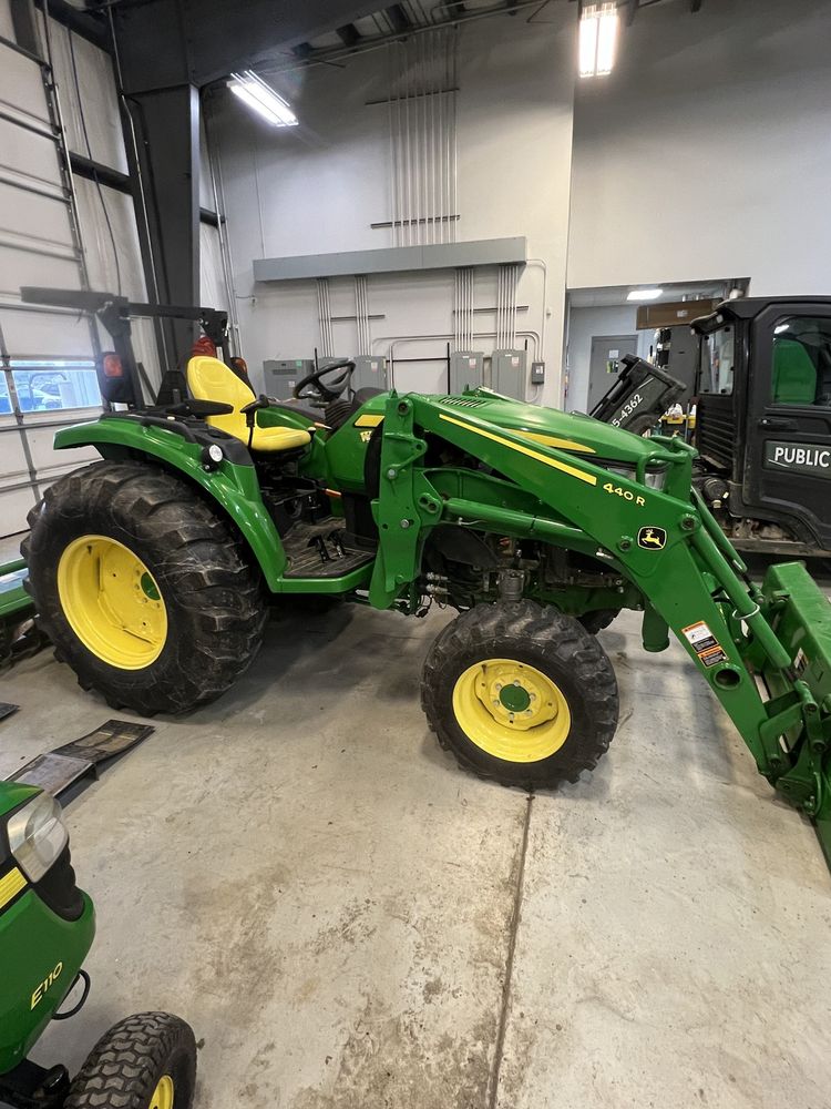 2018 John Deere 4052R