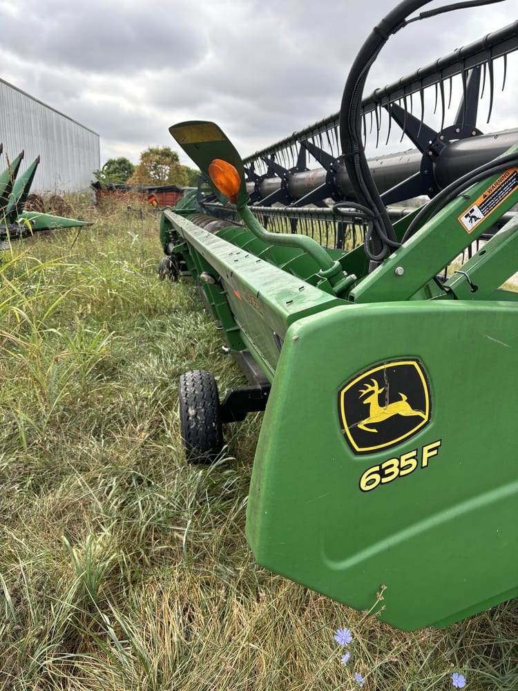 2010 John Deere 635F