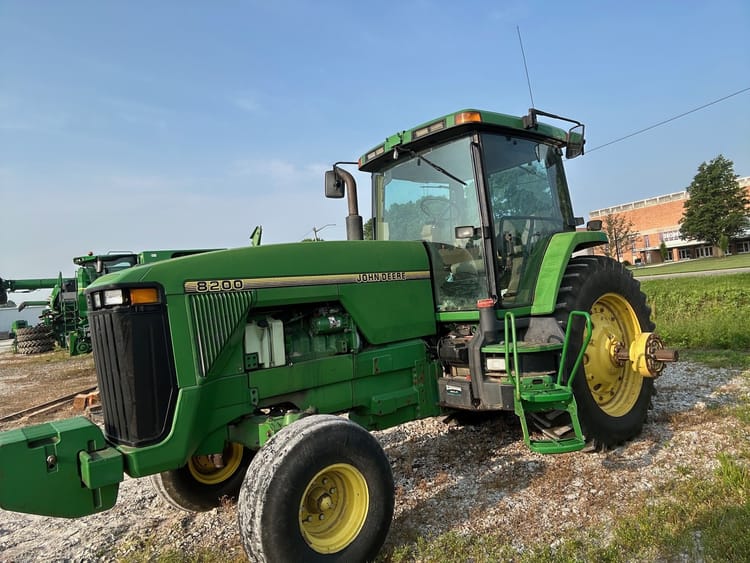 1994 John Deere 8200 Image