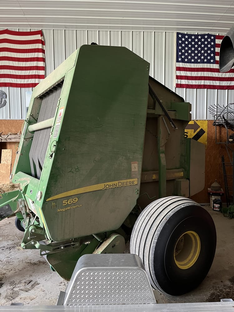 2015 John Deere 569 Image